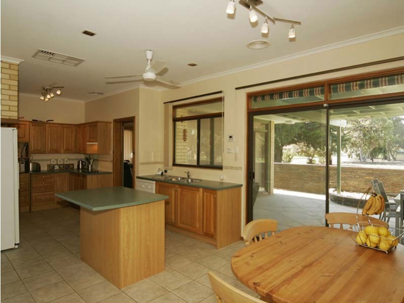 18 Pine Lodge Crescent, Seaton SA 5023