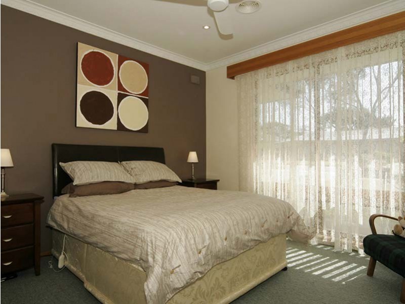 18 Pine Lodge Crescent, Seaton SA 5023