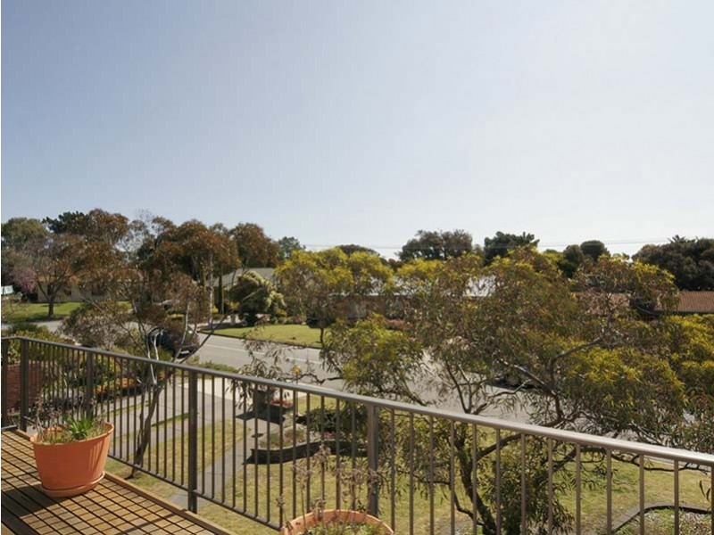 18 Pine Lodge Crescent, Seaton SA 5023