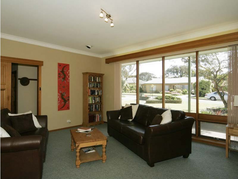 18 Pine Lodge Crescent, Seaton SA 5023