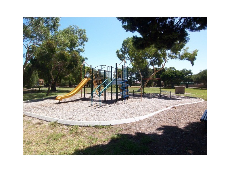 18 Pine Lodge Crescent, Seaton SA 5023