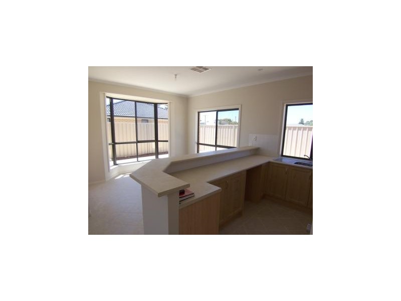 8  Farncomb Avenue, Largs North SA 5016