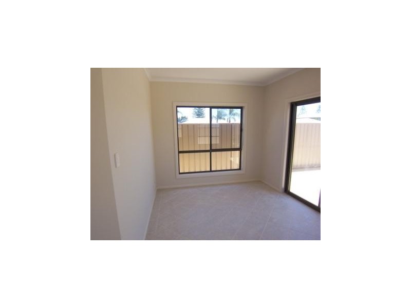 8  Farncomb Avenue, Largs North SA 5016