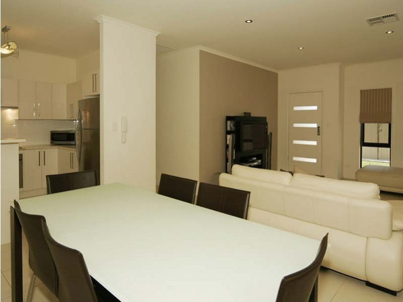 2/2  Stonehaven Street, Pennington SA 5013