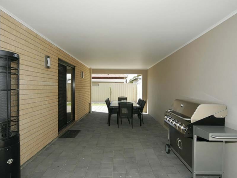 2/2  Stonehaven Street, Pennington SA 5013