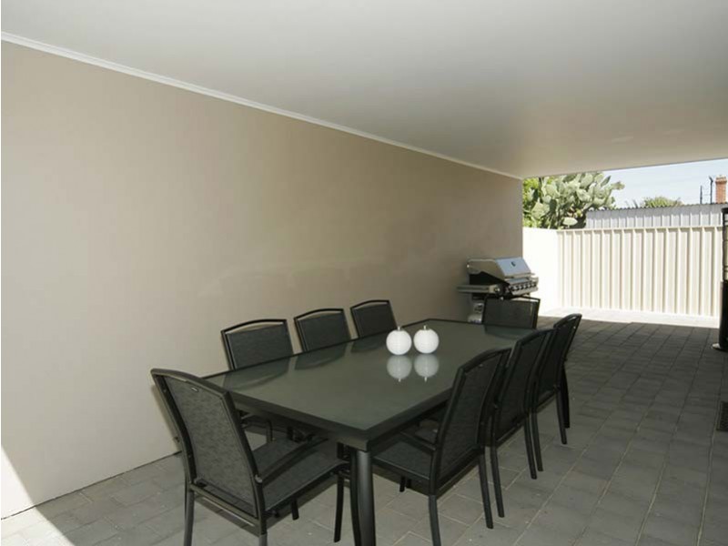 2/2  Stonehaven Street, Pennington SA 5013