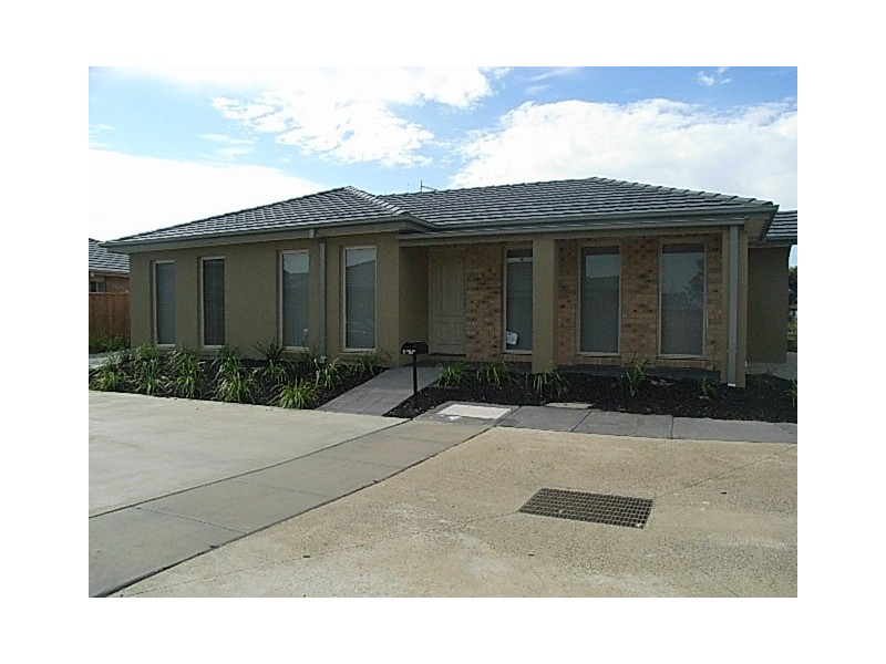 8 James Hird Drive, Hastings VIC 3915