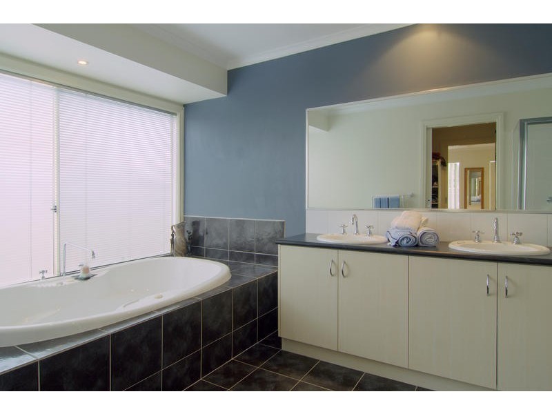 8 Jensen Court, Crib Point VIC 3919