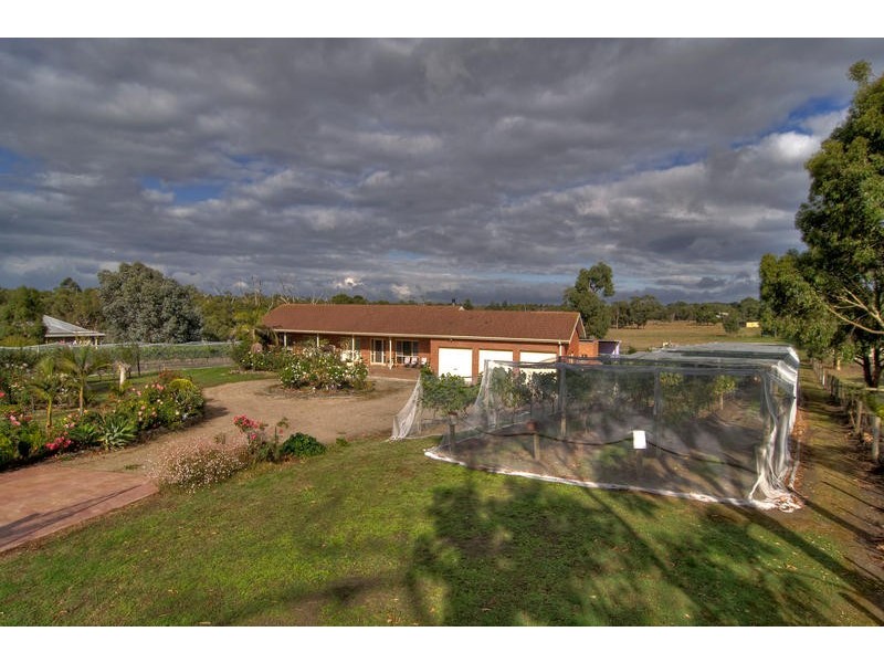 4 Hendersons Road, Bittern VIC 3918