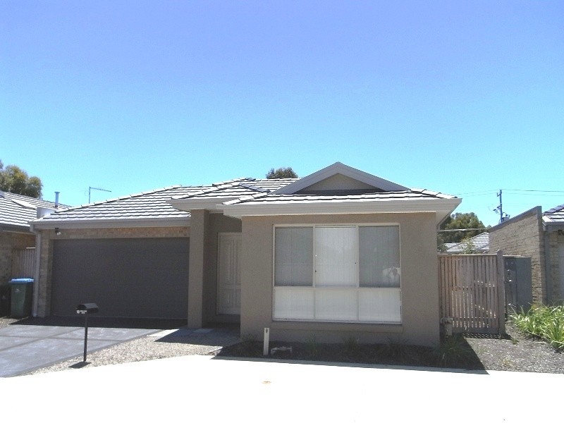 10 James Hird Drive, Hastings VIC 3915