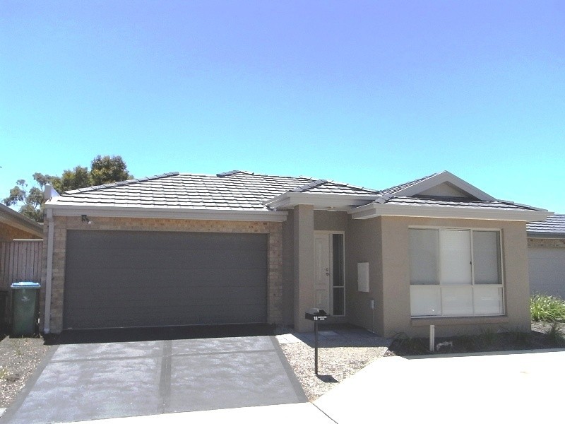 10 James Hird Drive, Hastings VIC 3915