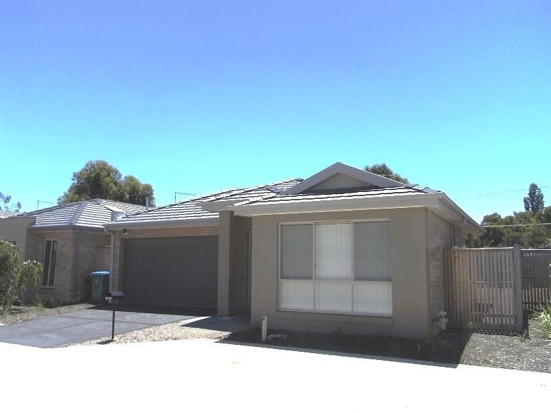 10 James Hird Drive, Hastings VIC 3915