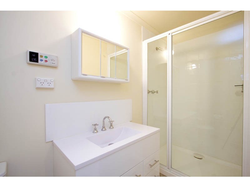 66 Creighton Street, Lakes Entrance VIC 3909