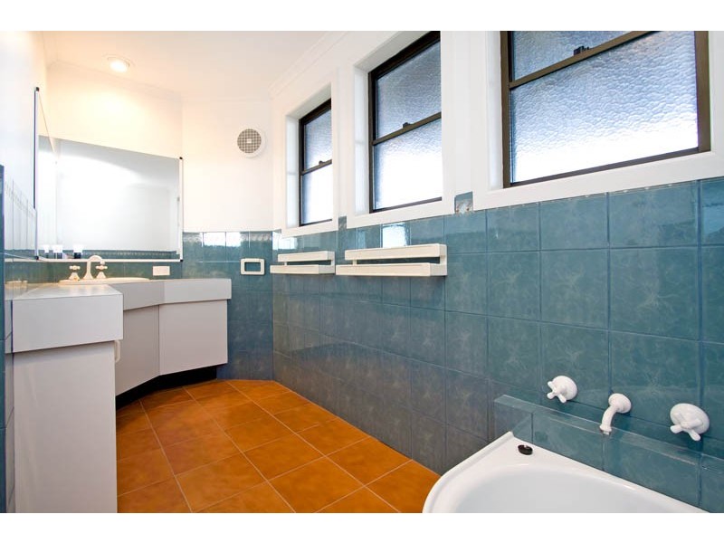 66 Creighton Street, Lakes Entrance VIC 3909