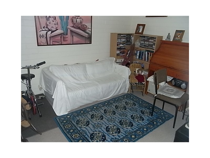 1, 2, 3 — 2 Station Way, Tyabb VIC 3913