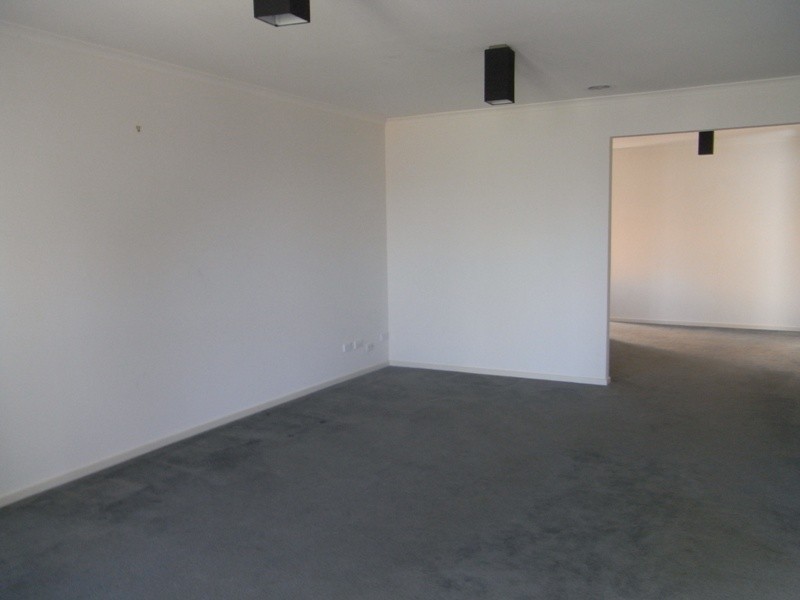 2 Alexander Drive, Hastings VIC 3915
