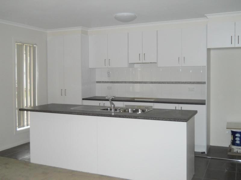 2/3 Elisa Place, Hastings VIC 3915