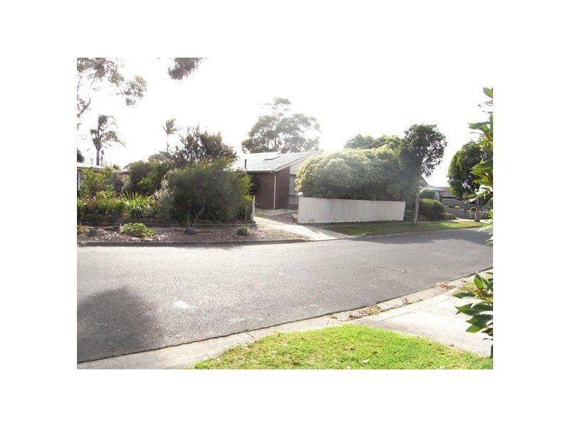 8 Tiga Court, Tyabb VIC 3913