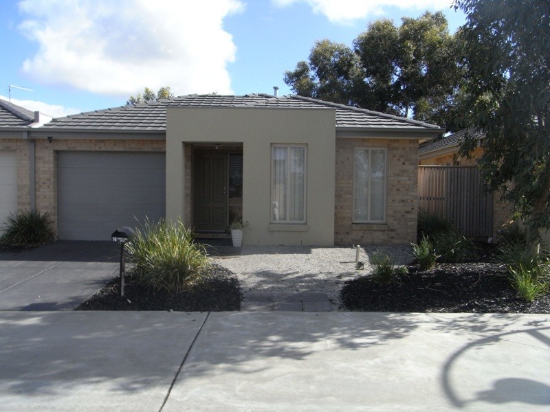 16 James Hird Drive, Hastings VIC 3915
