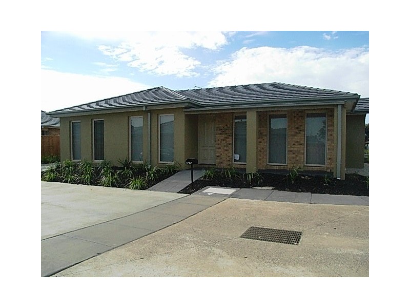 8 James Hird Drive, Hastings VIC 3915