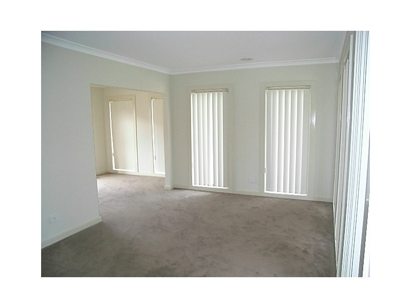 8 James Hird Drive, Hastings VIC 3915