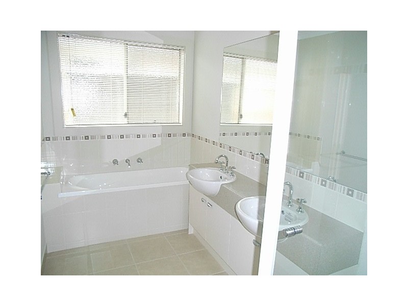 8 James Hird Drive, Hastings VIC 3915