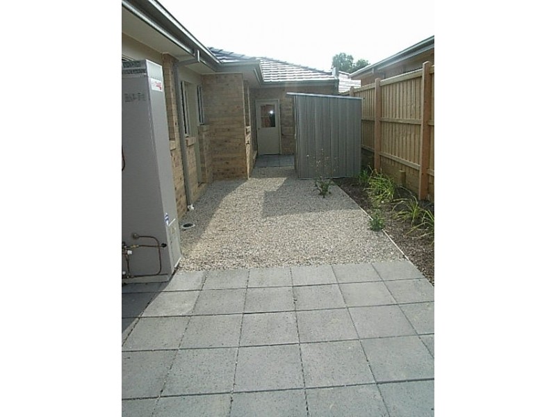 8 James Hird Drive, Hastings VIC 3915