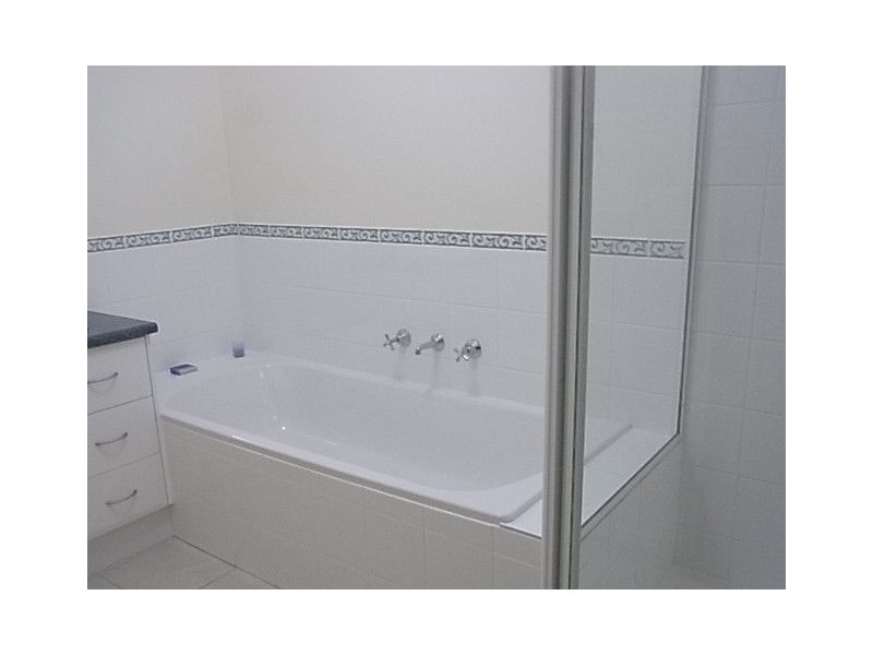 4/28 Eramosa Road West, Somerville VIC 3912