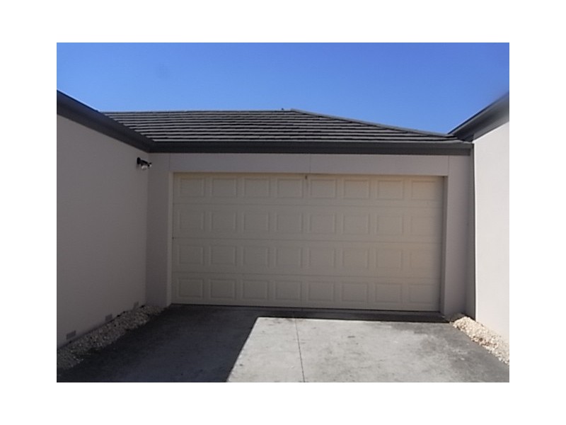 4/28 Eramosa Road West, Somerville VIC 3912