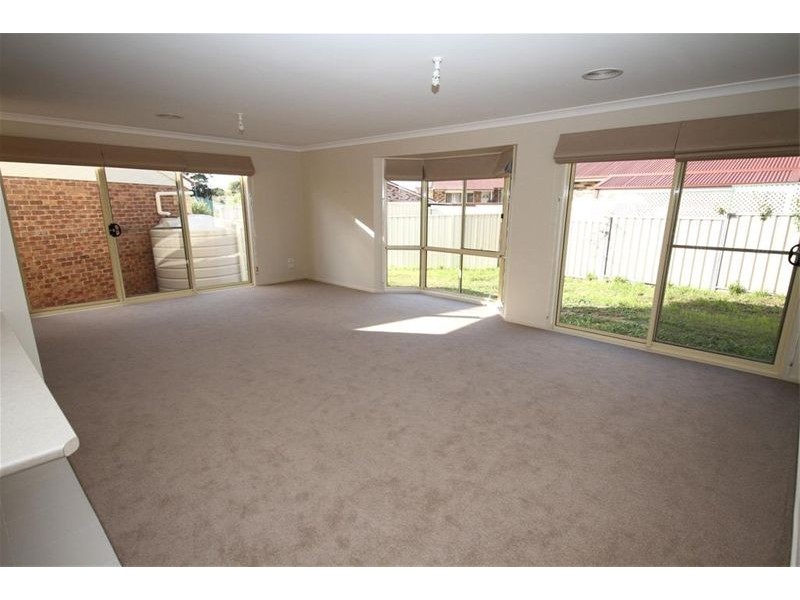 Unit 9 Julian Place, Yass NSW 2582