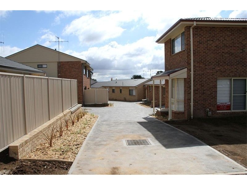 Unit 9 Julian Place, Yass NSW 2582