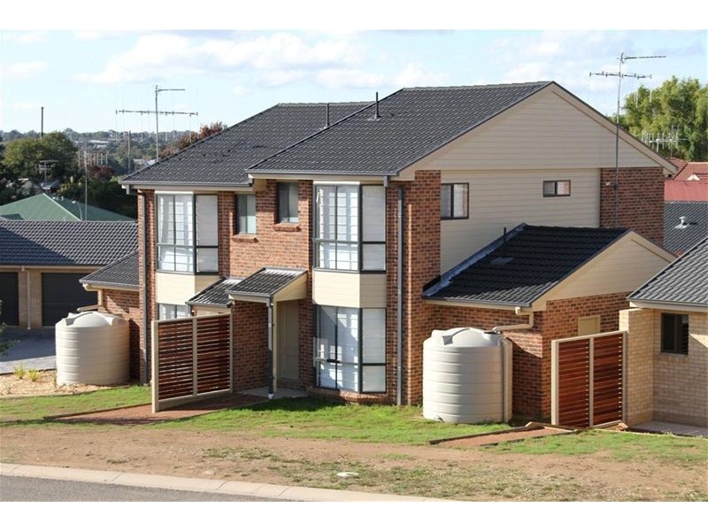 Unit 11 & 12 Julian Place, Yass NSW 2582