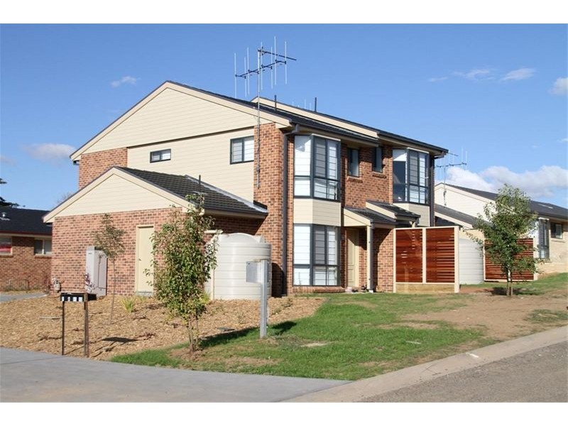 Unit 11 & 12 Julian Place, Yass NSW 2582