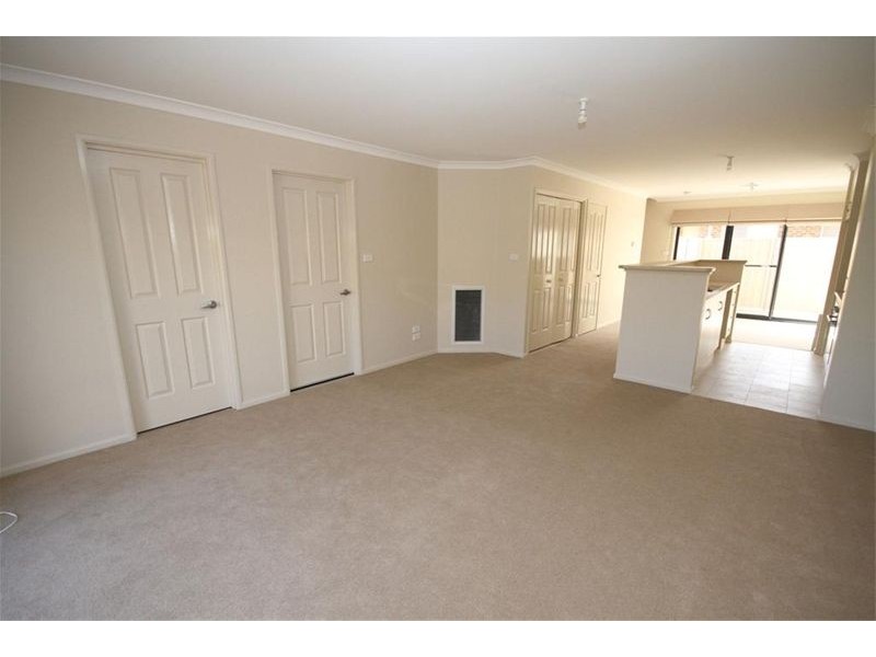 Unit 11 & 12 Julian Place, Yass NSW 2582