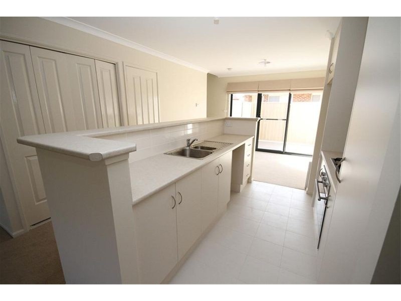 Unit 11 & 12 Julian Place, Yass NSW 2582