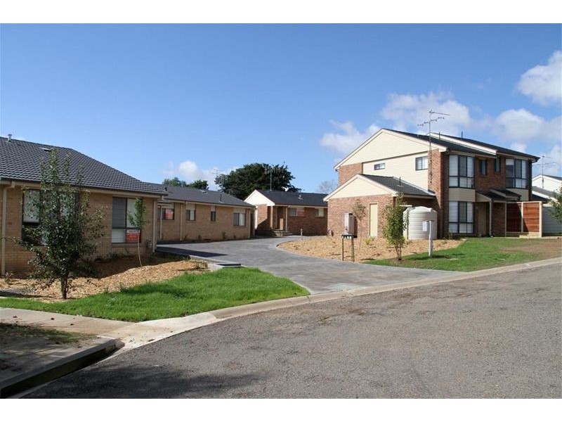 Unit 11 & 12 Julian Place, Yass NSW 2582