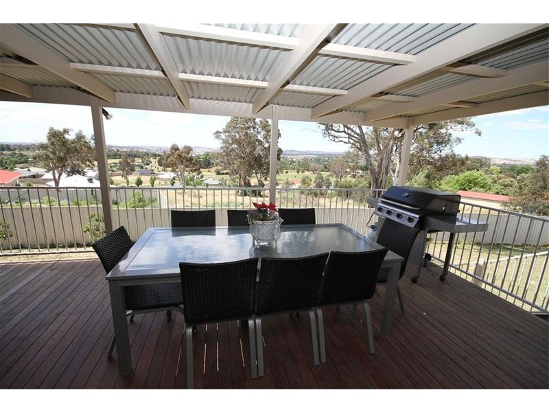 4 Clifton Place, Yass NSW 2582