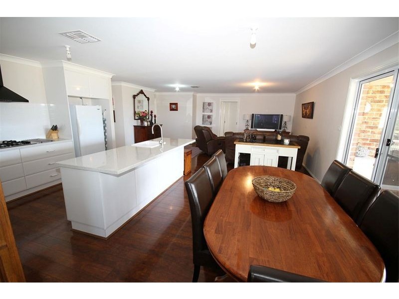 4 Clifton Place, Yass NSW 2582