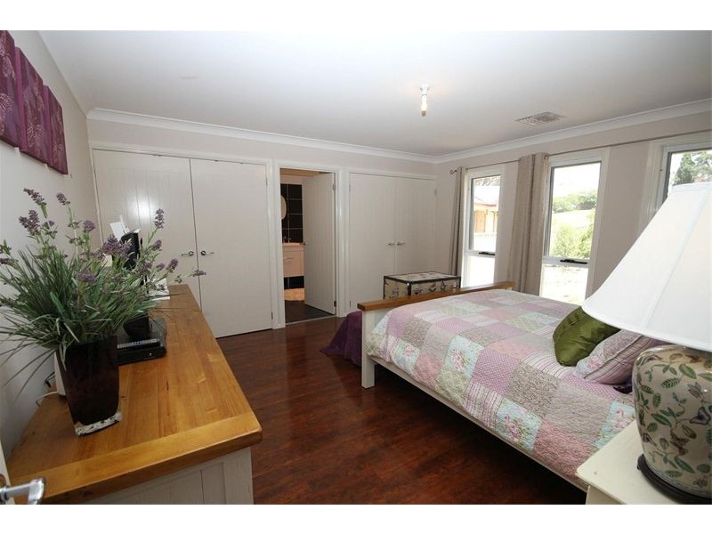 4 Clifton Place, Yass NSW 2582