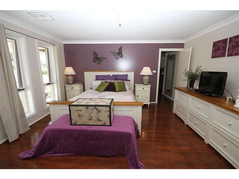 4 Clifton Place, Yass NSW 2582