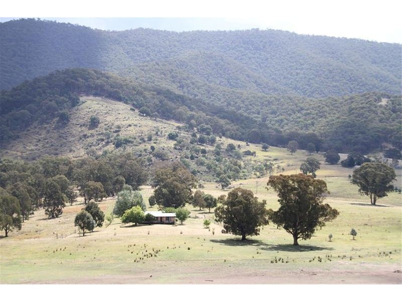 26 Caves Road, Wee Jasper NSW 2582