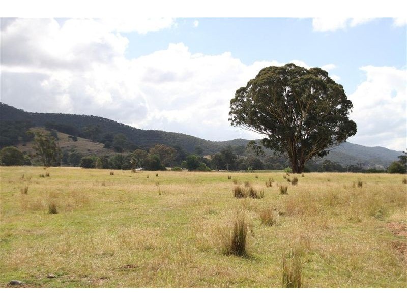 26 Caves Road, Wee Jasper NSW 2582