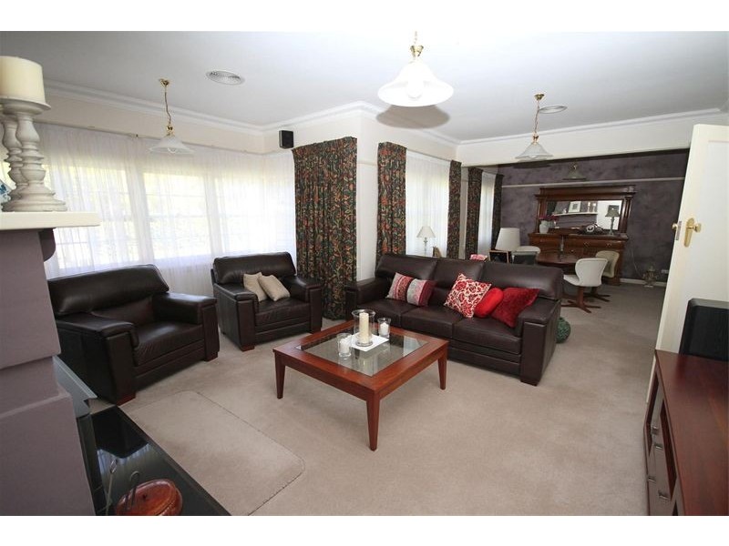 14 Olden Crescent, Yass NSW 2582