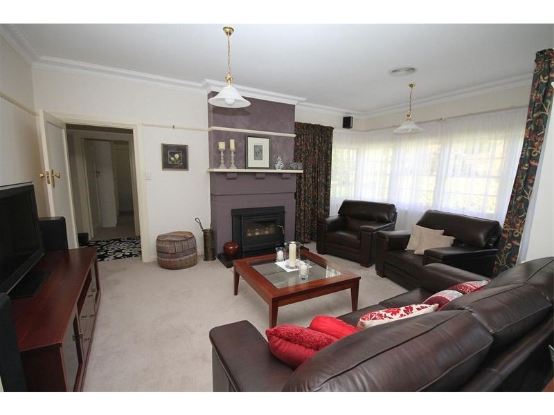 14 Olden Crescent, Yass NSW 2582