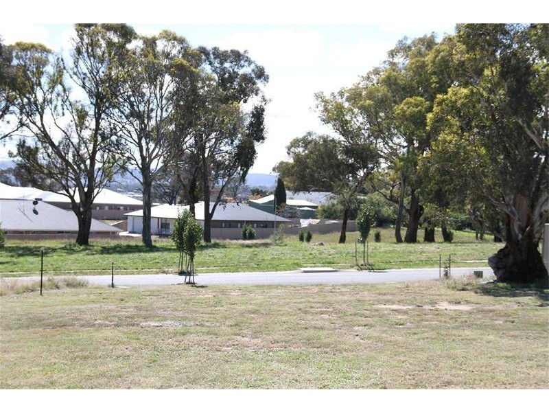 8 Burgess Place, Yass NSW 2582