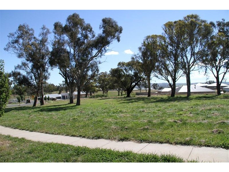 8 Burgess Place, Yass NSW 2582