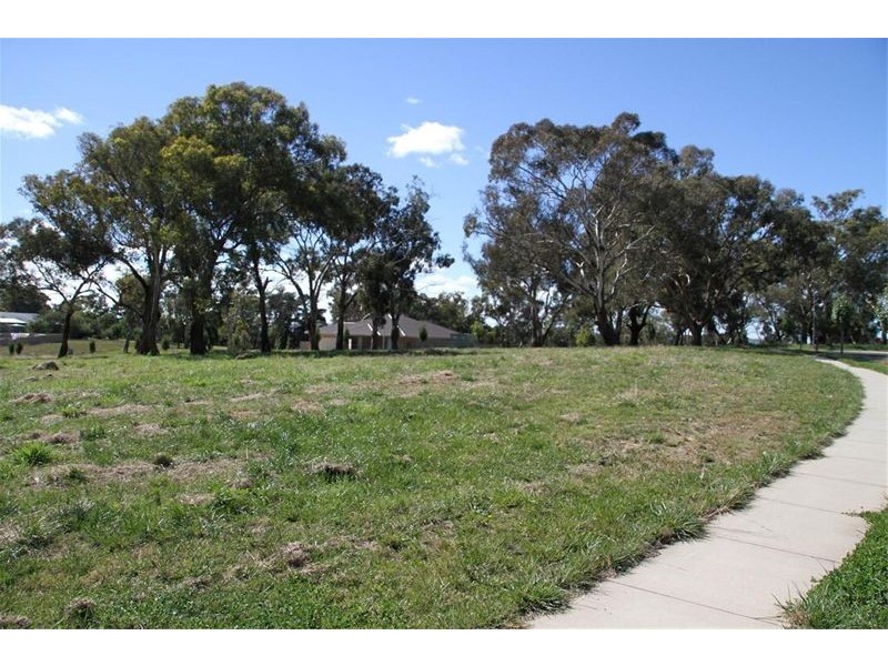 8 Burgess Place, Yass NSW 2582