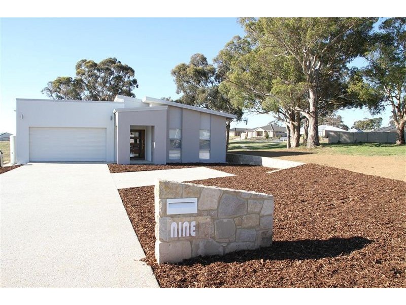 9 Burgess Place, Yass NSW 2582