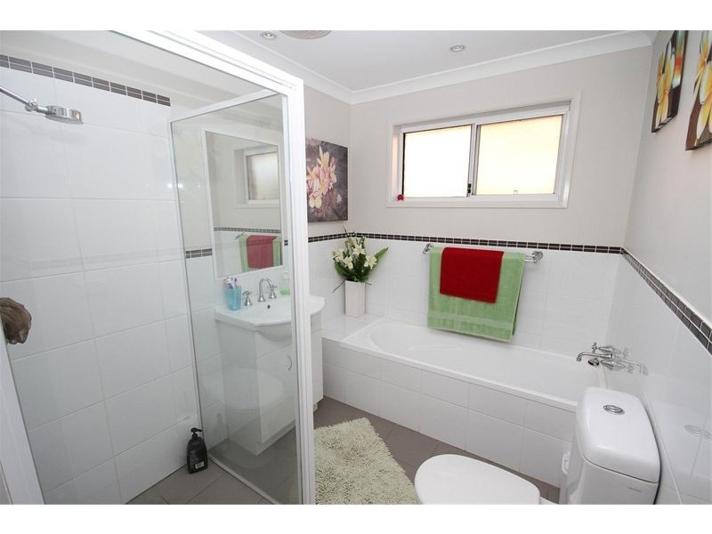 1/18 Julian Place, Yass NSW 2582