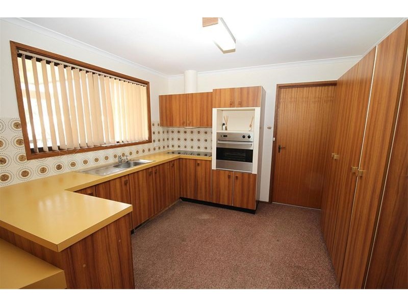 18 Shaw Street, Yass NSW 2582